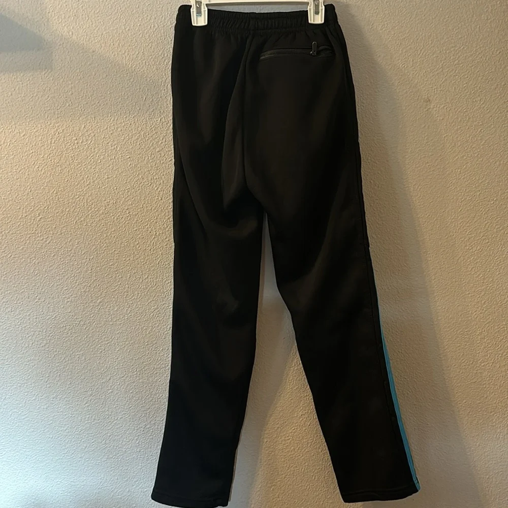 Slazenger black sweatpants size is listed fit like a medium